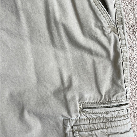Canyon River Blues Tan Cargo Shorts with Belt - Picture 5 of 8